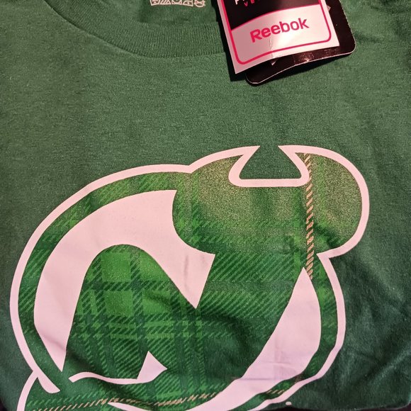 New Jersey Devils Face Off Collection TShirt - Picture 1 of 5